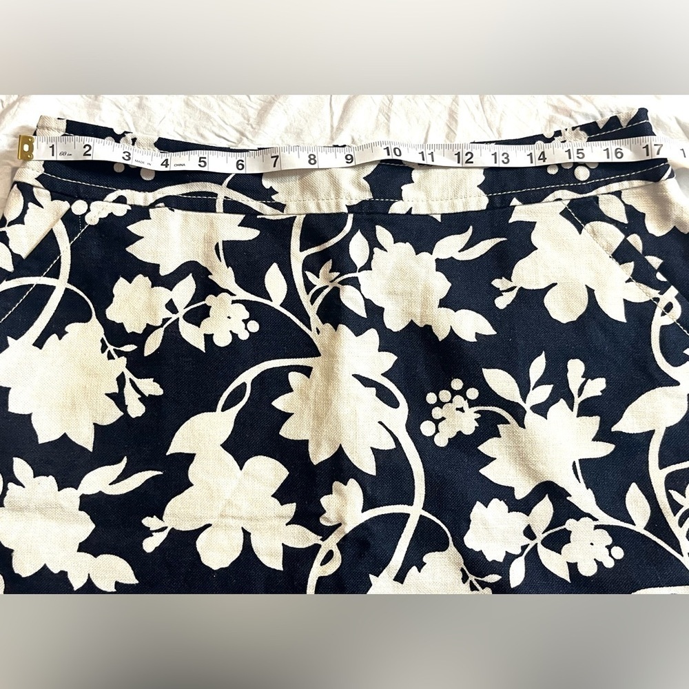 Banana Republic Floral Dark Blue and White Women's Skirt Size 12 - Picture 6 of 10